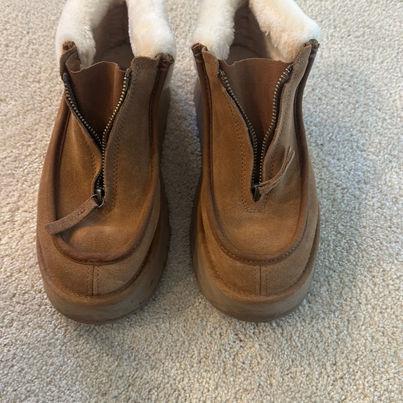 Ugg - Picture 9 of 10